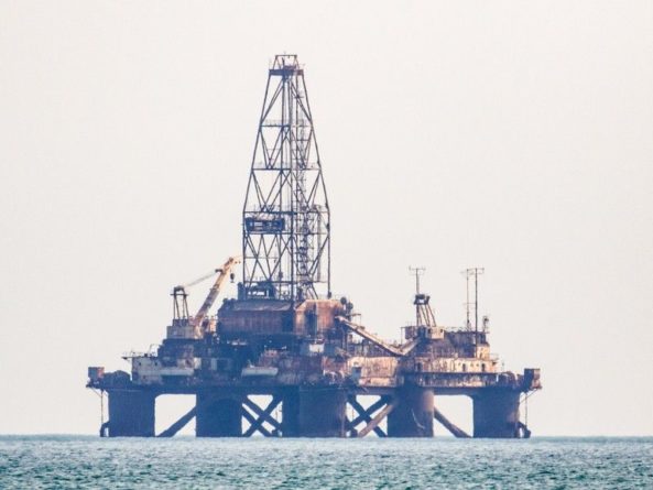 Общество: Цены на нефть стабилизируются после падения
