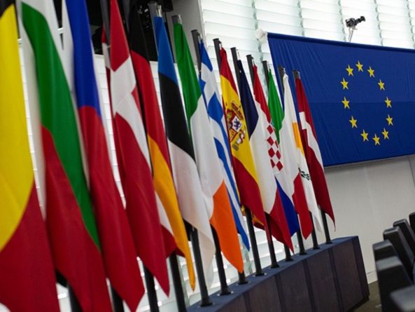 Общество: Еврокомиссия требует от Великобритании конкретных предложений по Brexit