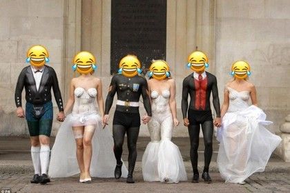 Общество: Поженившиеся в нижнем белье люди взволновали пользователей сети