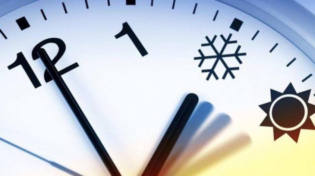 Общество: Украинцам напоминают о переходе на зимнее время в эти выходные