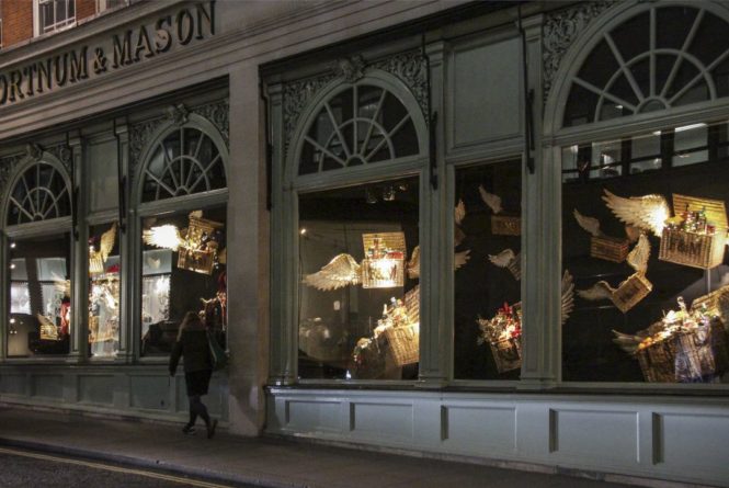 Общество: Знаменитый магазин Fortnum & Mason открыл кондитерский отдел