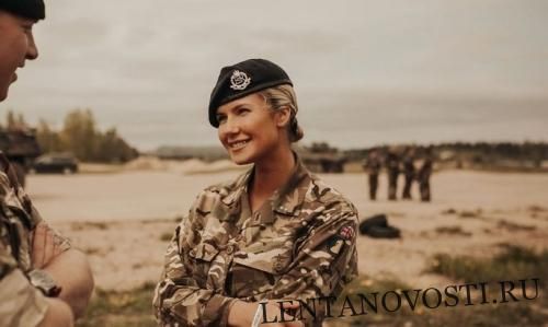 Общество: Русская девушка отказалась от роскошной жизни и пошла в армию