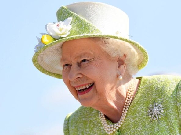 Общество: Джонсон извинился перед королевой за приостановку работы парламента