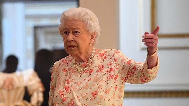 Общество: Борис Джонсон извинился перед королевой за обман