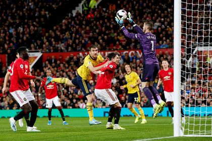 Общество: «Манчестер Юнайтед» сыграл вничью с «Арсеналом» в центральном матче тура АПЛ