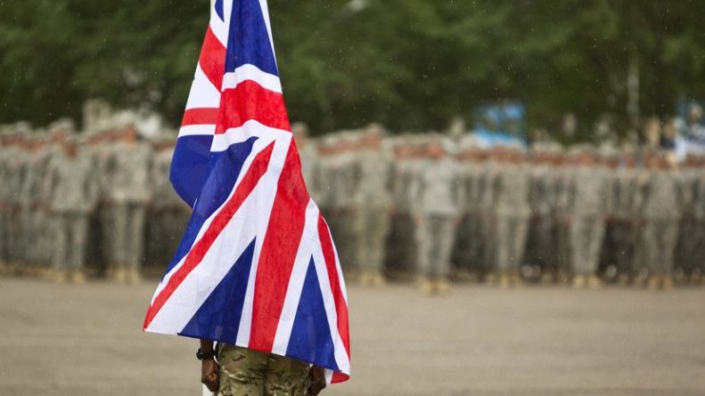 Общество: Посольство России обвинило британских военных в придумывании угроз