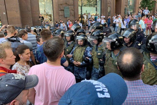 Общество: СМИ: за протестами в Москве и Гонконге стоит Вашингтон