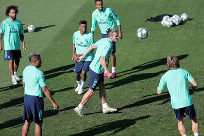 Общество: «Реал» призвал своих футболистов быть скромнее