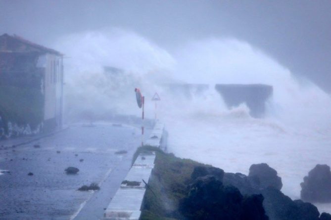 Общество: К Великобритании приближается шторм шириной в пятьсот миль