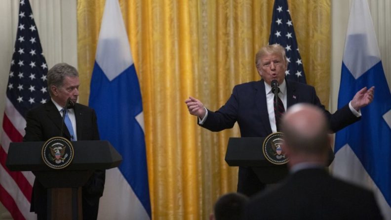 Общество: Эксперт по протоколу объяснила, зачем Трамп шлепнул президента Финляндии по колену