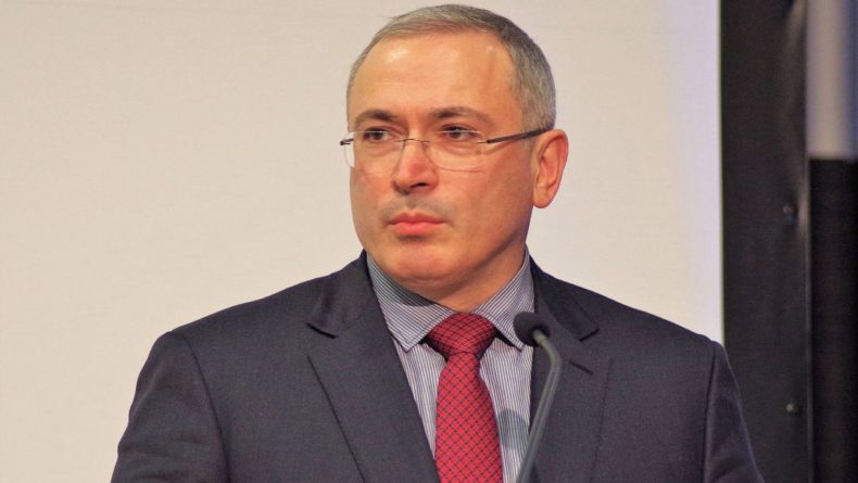 Общество: Ходорковский хочет превратить Россию в копию монархической Великобритании