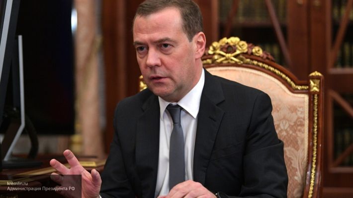 Общество: Отстранение Трампа от власти никак не повлияет на Соединенные Штаты, считает Медведев