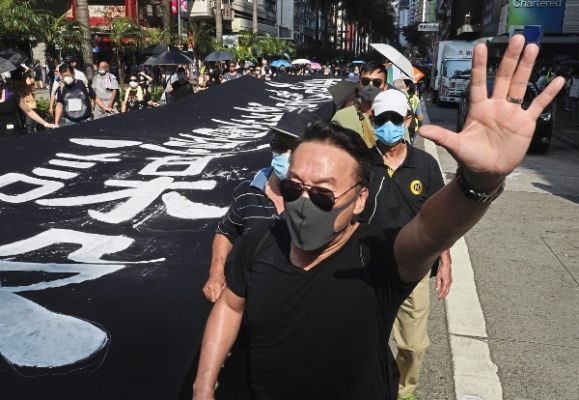 Общество: Суд Гонконга отклонил доводы против запрета на ношение протестующими масок