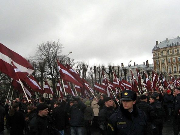Общество: Экс-глава МИД Латвии высмеял действующие власти страны