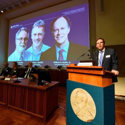 Общество: Нобелевскую премию по медицине присудили двум американцам и британцу