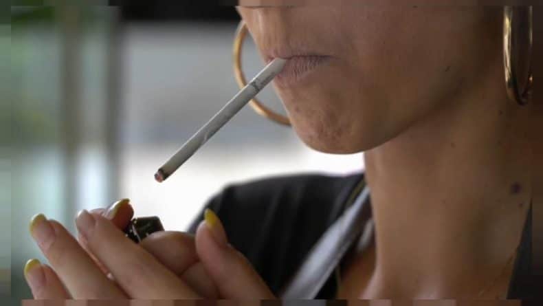 Общество: Некурящая Греция: власти ужесточат антитабачный закон