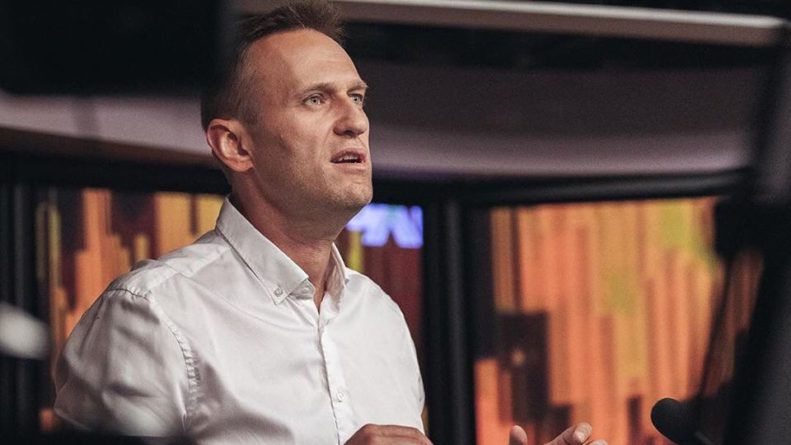 Общество: Навальный отправился искать антироссийских спонсоров на Форуме Немцова в Варшаве