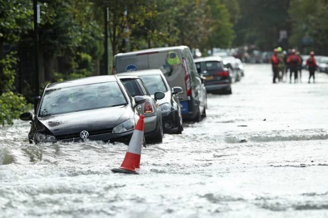Общество: На севере Лондона дома и дороги ушли под воду