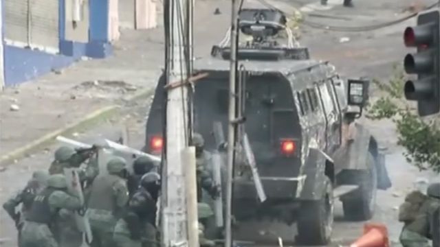 Общество: Президент Эквадора сбежал из страны из-за протестов