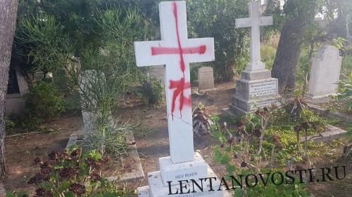 Общество: Израиль: Вандалы надругались над памятниками на британском кладбище в Хайфе