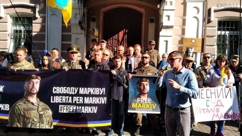 Общество: Киевские неонацисты прошли маршем, поддержав убийцу итальянского репортера