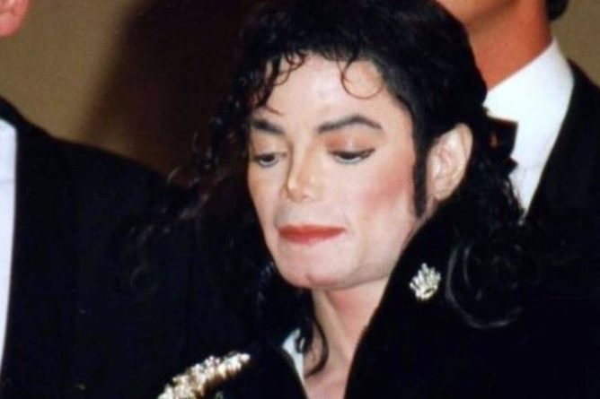 Общество: Элтон Джон назвал Майкла Джексона "душевнобольным, как Элвис"