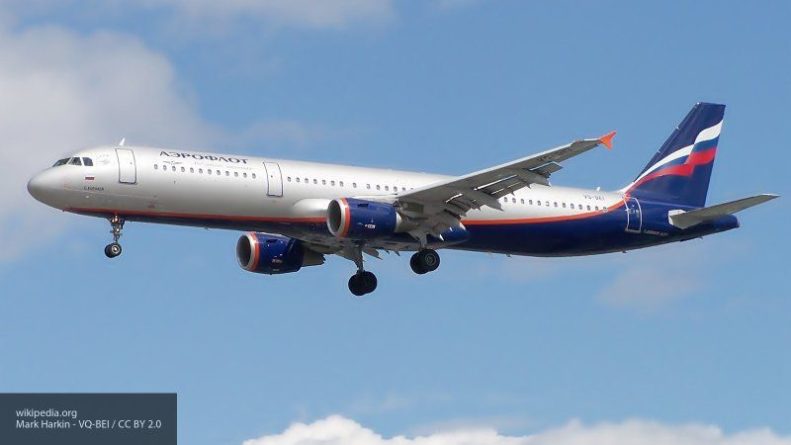 Общество: Вылетевший из Шереметьево самолет экстренно вернулся в аэропорт из-за отказа двигателя