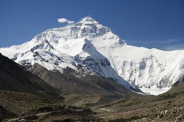 Специалисты измерят точную высоту Эвереста: ученые предполагают, что гора уменьшилась