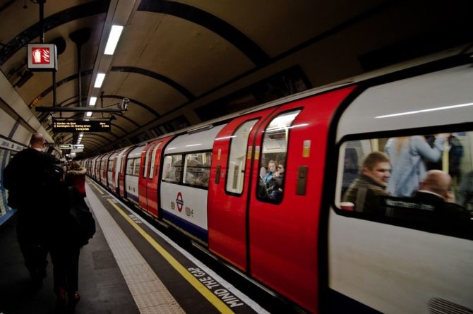 Общество: В метро Лондона пассажиры забросали едой эко-активистов - Cursorinfo: главные новости Израиля
