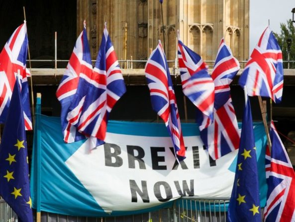 Общество: ЕП не будет голосовать по Brexit, пока его не одобрит британский парламент