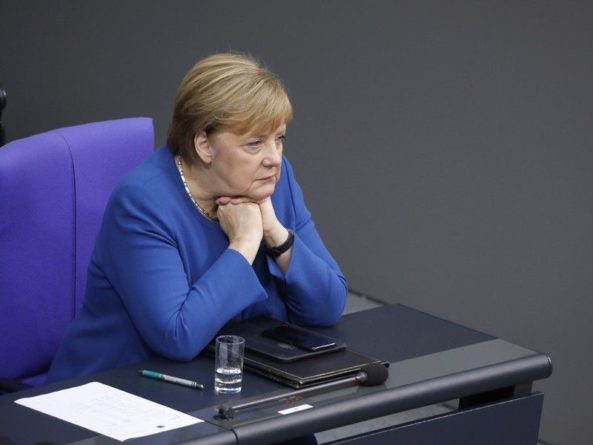 Общество: Меркель прокомментировала новое соглашение по Brexit