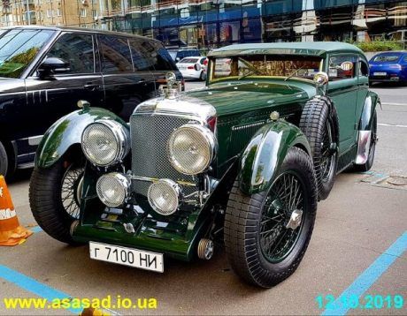 Общество: На киевских улицах засветилась легендарная модель Bentley Speed 6