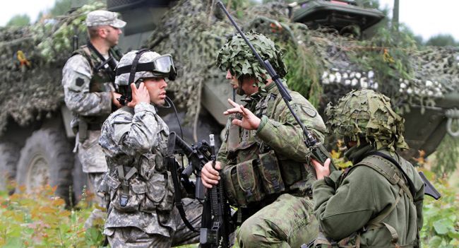 Общество: Солдаты НАТО в Эстонии жалуются, что их запугивают «российские тролли»