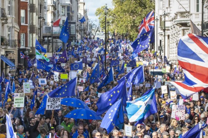 Тысячи противников Brexit и сделки вышли на улицы Лондона 19102019 Общество: Тысячи противников Brexit и сделки вышли на улицы Лондона