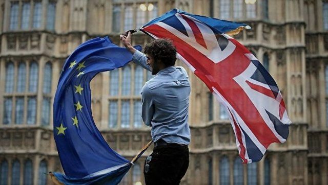 Общество: Лондон запускает чрезвычайную операцию «Овсянка» на случай непредоставления отсрочки по Brexit