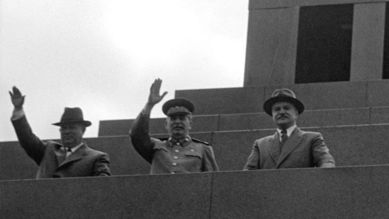 Общество: Когда у власти еще был Сталин: ХIХ съезд партии. Колонка Николая Старикова
