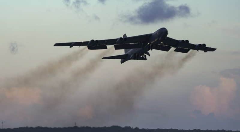 Общество: Бомбардировщики США пролетели у границ РФ, выполняя опасные маневры