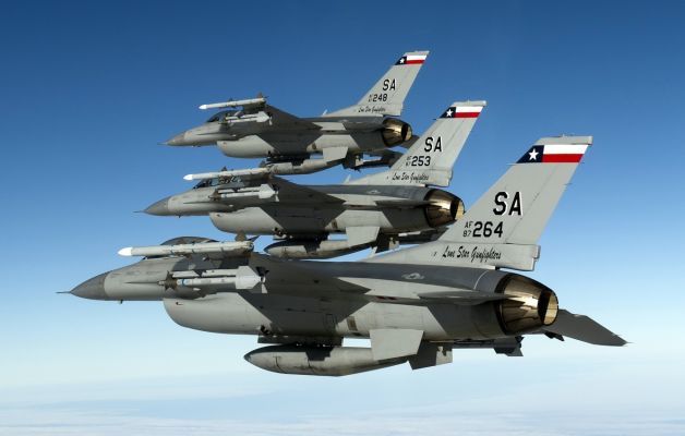 Общество: Из США в Европу для переброски в Афганистан прибыли 18 истребителей F-16C