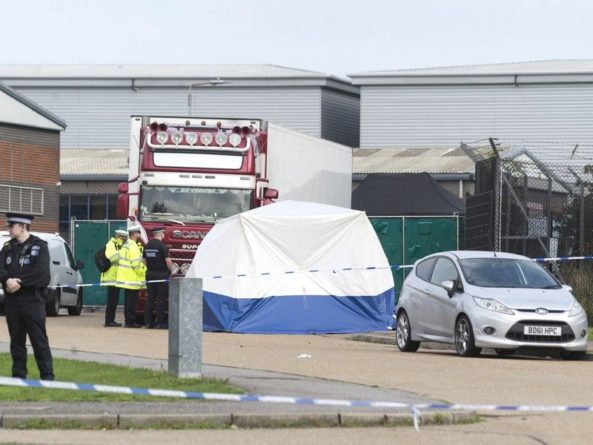 Общество: Британская полиция подтвердила гражданство погибших в грузовике