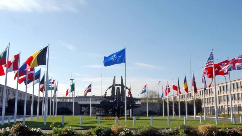 Общество: Глава Минобороны Украины назвал войну в Донбассе преимуществом для вступления в НАТО