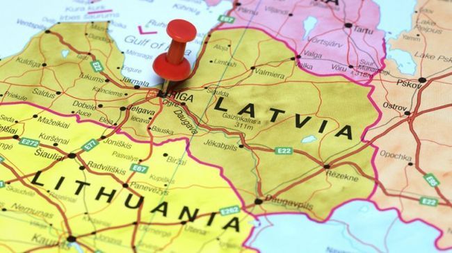 Общество: Латвия и Литва вошли в десятку самых враждебных по мнению россиян стран