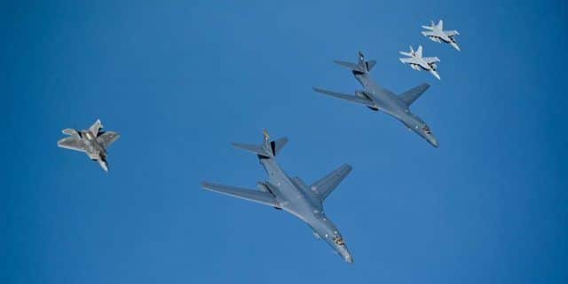 Общество: Снимки бомбардировщиков B-1 дают понять, что США наращивают военную мощь в Саудовской Аравии (ФОТО)