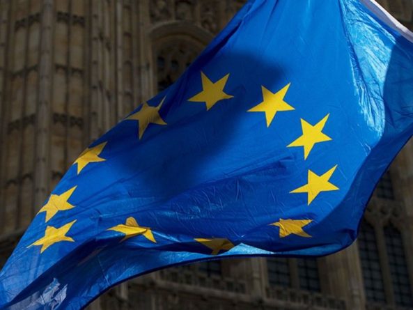 Общество: ЕС окончательно одобрил третью отсрочку по Brexit