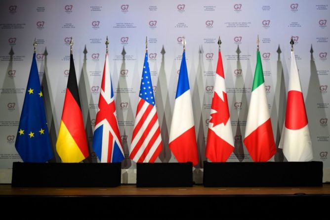 Общество: Палата представителей США приняла резолюцию против возвращения России в G7