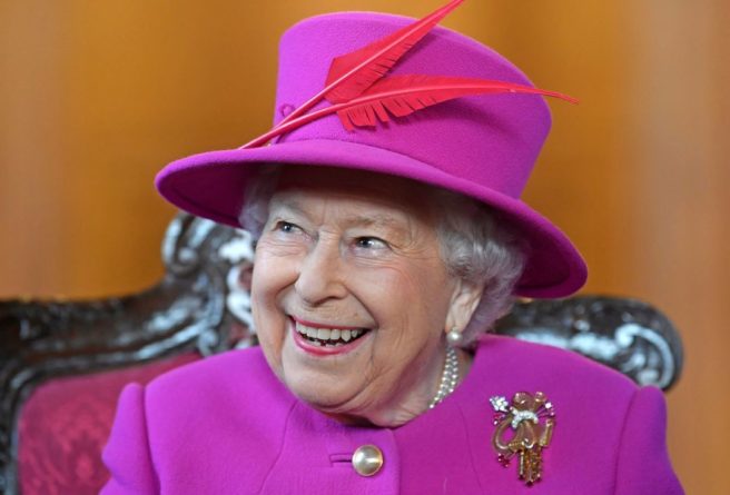 Общество: Королева Великобритании подписала закон о досрочных выборах