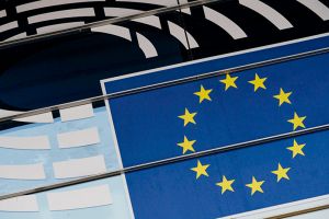 Общество: Три новых члена Еврокомиссии не получили одобрения