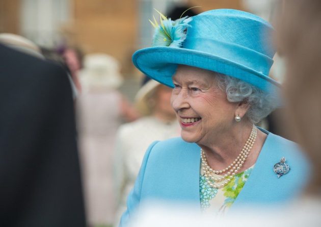 Общество: Елизавета II использует лишь шесть из 775 комнат Букингемского дворца
