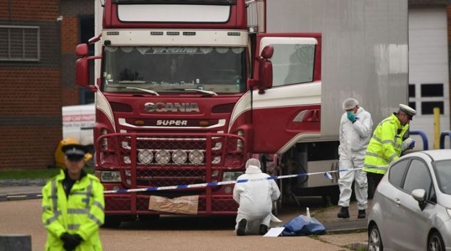 Общество: 39 человек, найденные мертвыми в грузовике в Англии оказались вьетнамцами