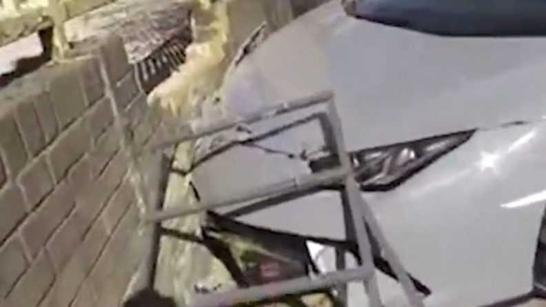 Общество: Видео: владелец Lamborghini разбил его, проехав 100 метров