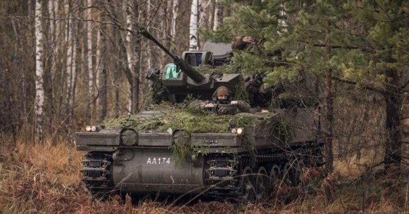 Общество: Латвия вынуждена отправлять купленные бронемашины на ремонт в Великобританию